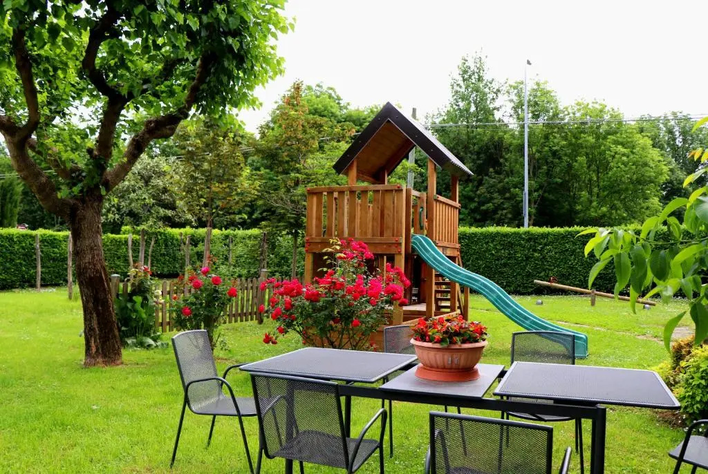 2 Bedrooms Cottage