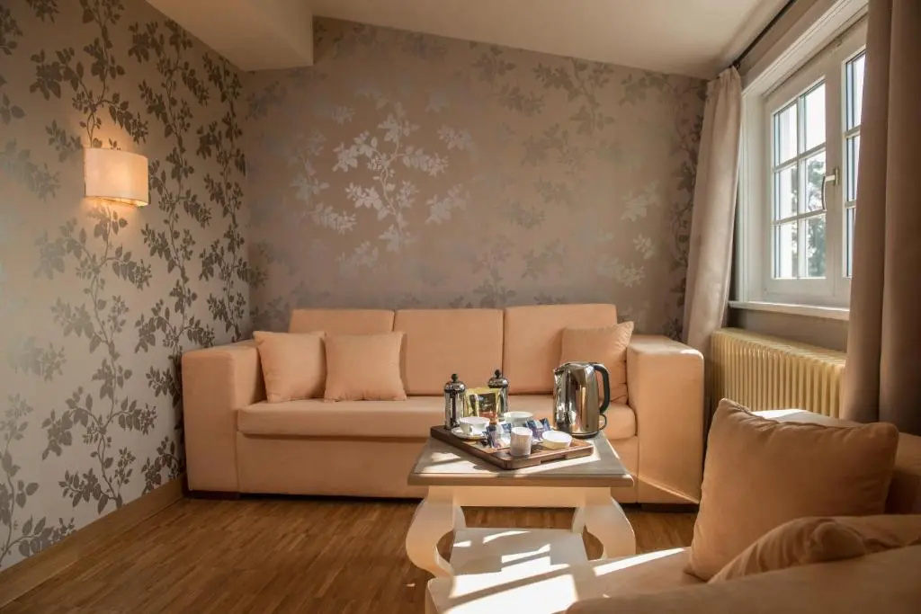 Double Suite with city view (full double bed)
