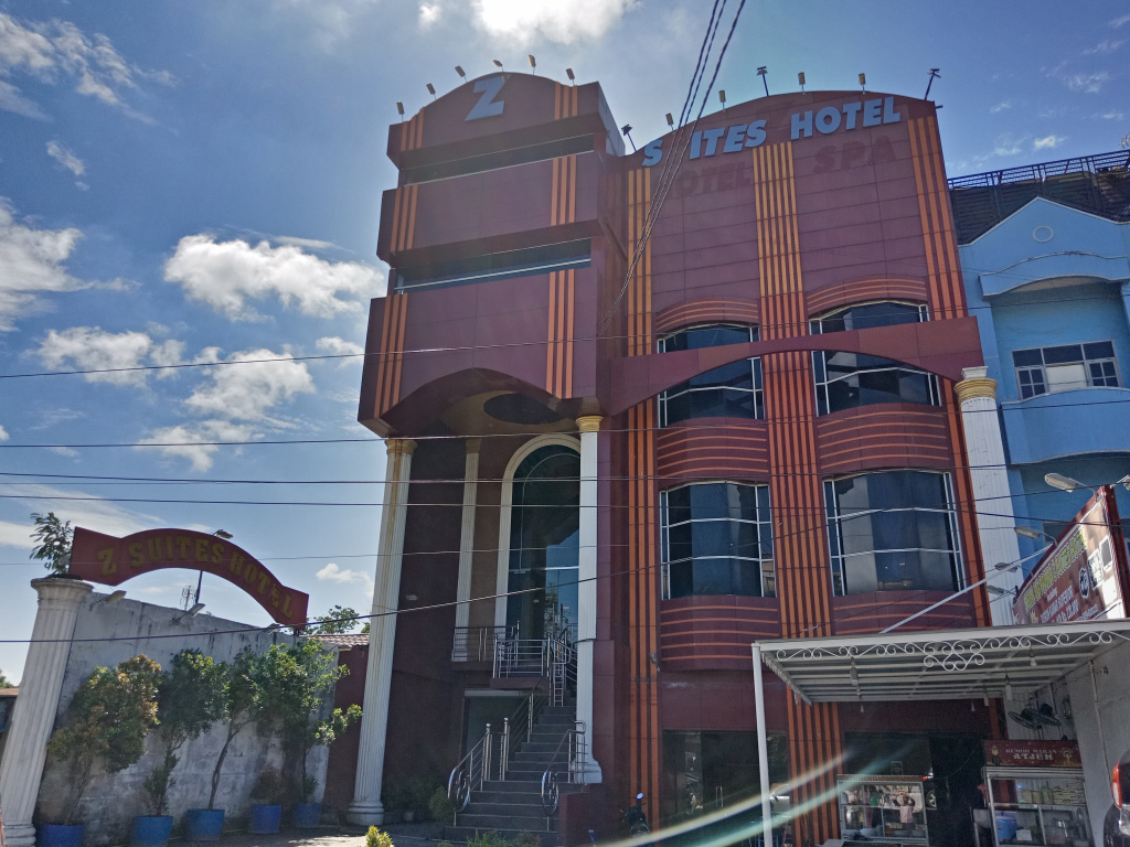 OYO 2574 Z Suites Hotel