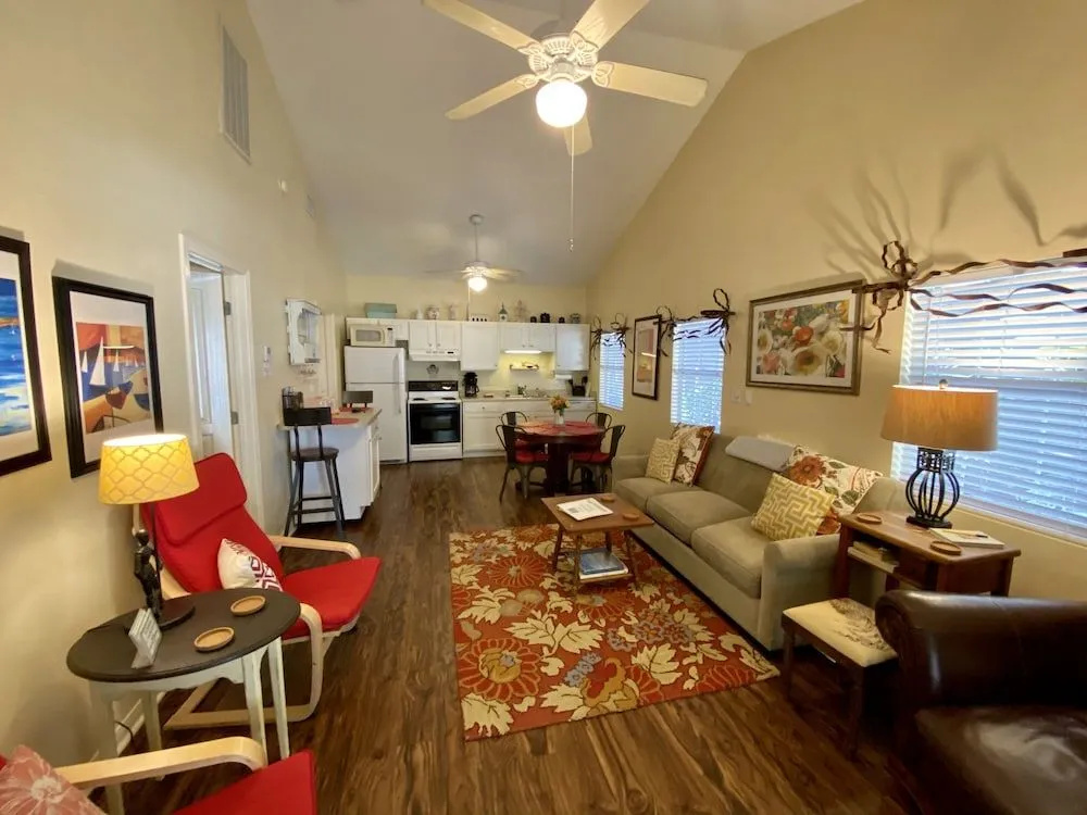 Comal Inn — 3