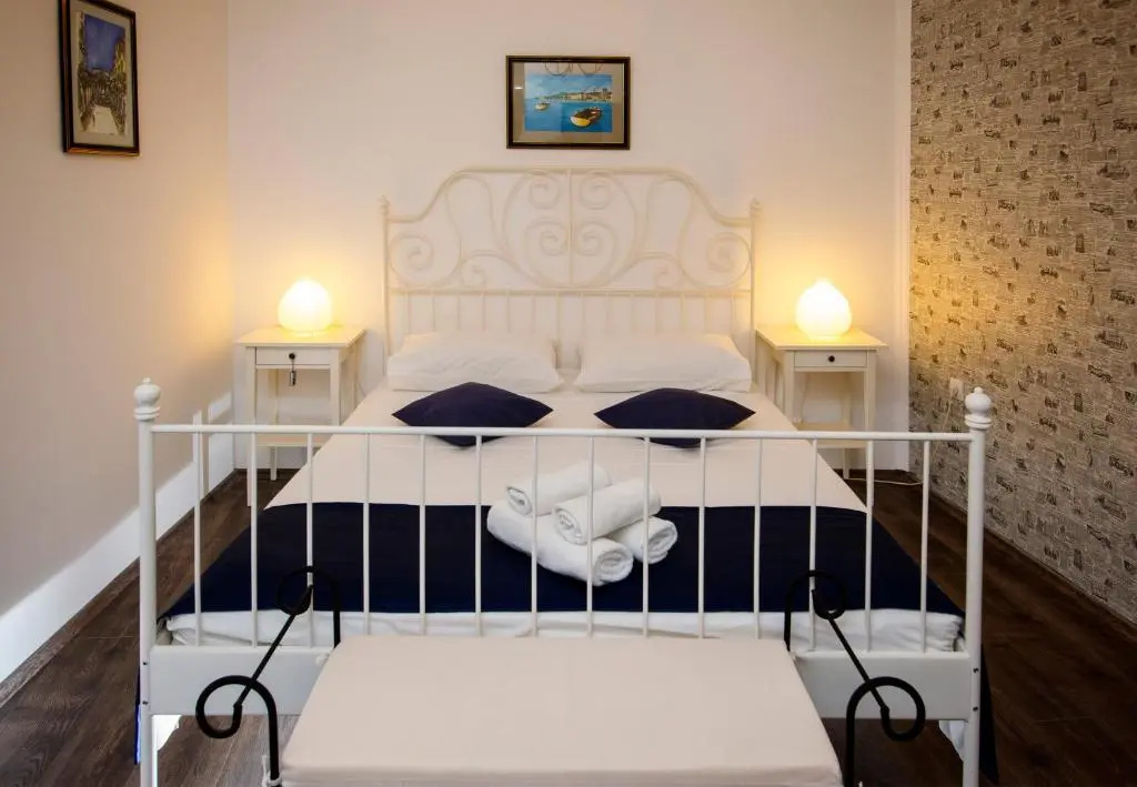 Standard Double room with balcony (full double bed)
