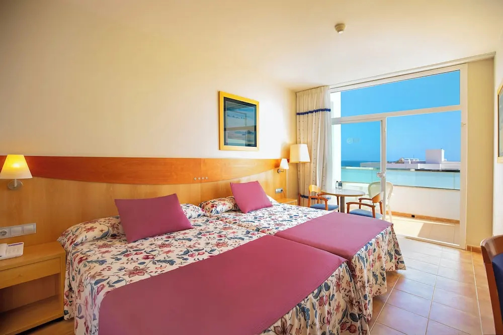 Standard Double room with balcony (full double bed)