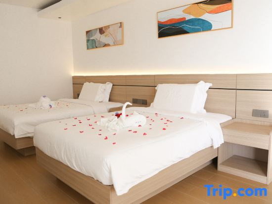 Deluxe Double room (full double bed)