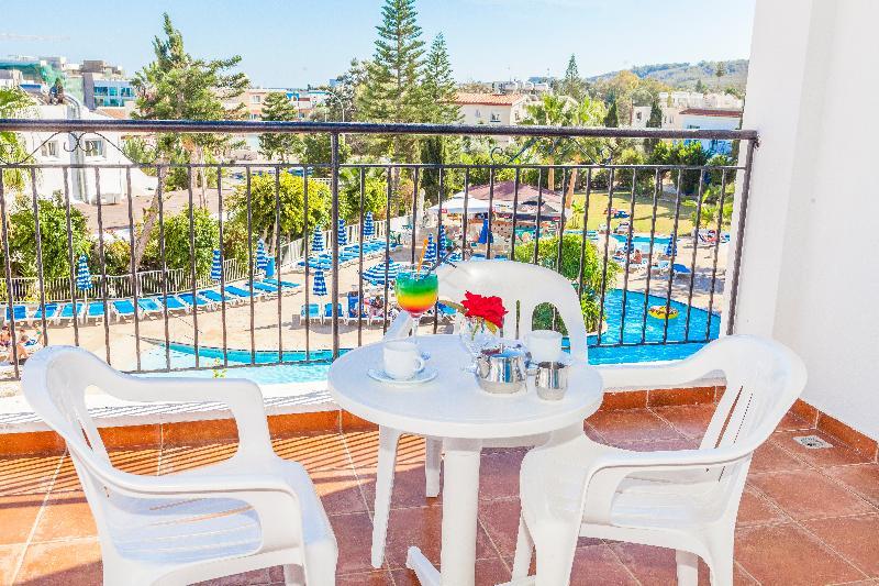 Номер Standard с балконом в Andreotis Hotel Apts