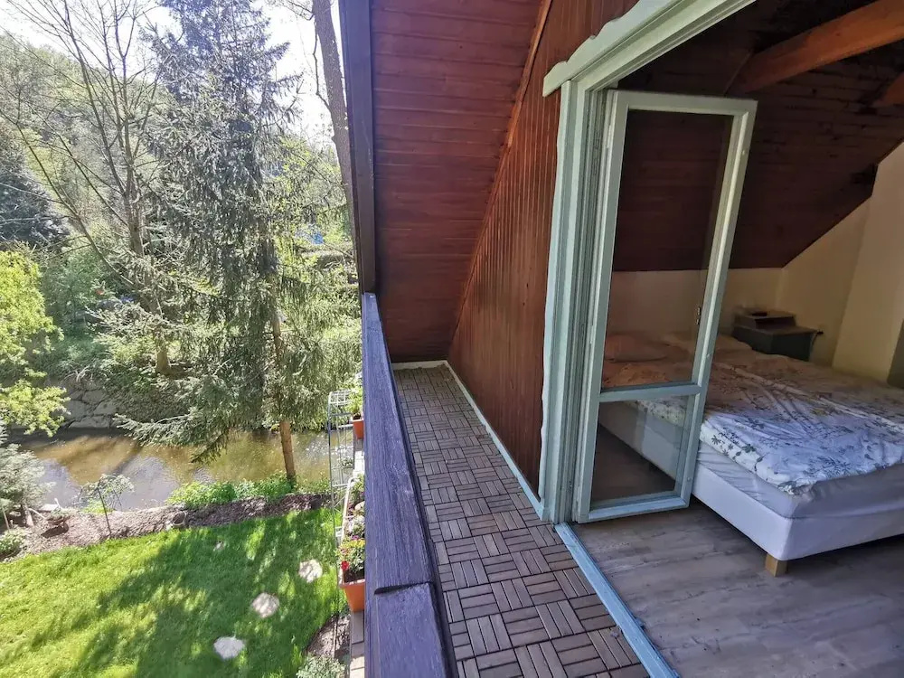 Sunny Wooden House on Creek, 30 Minutes Prague