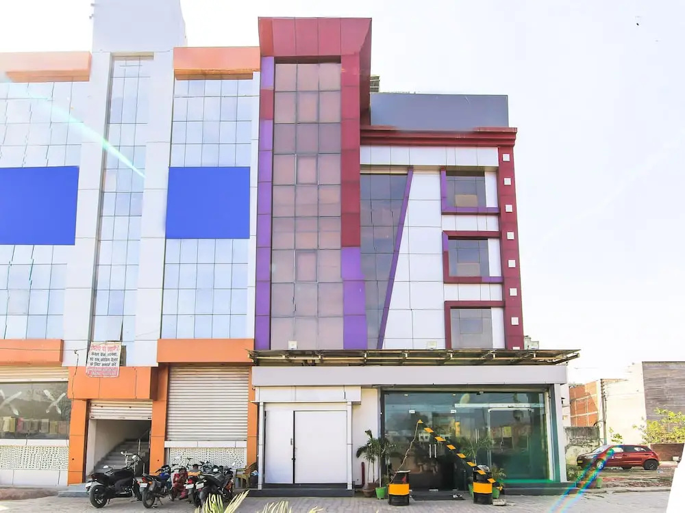OYO 8657 Hotel Royal Castle