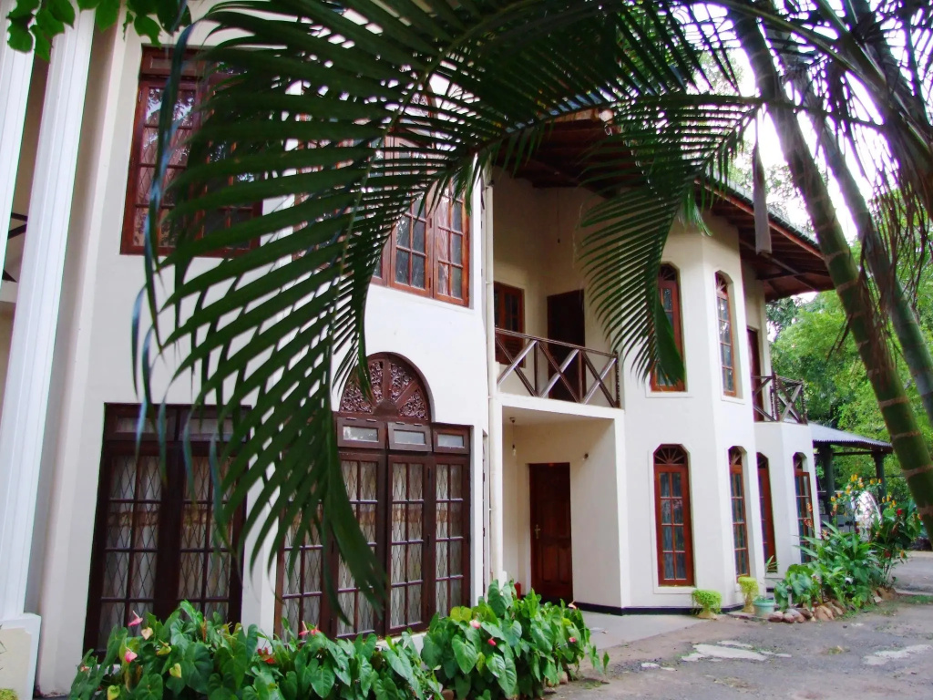 3 Bedrooms Apartment