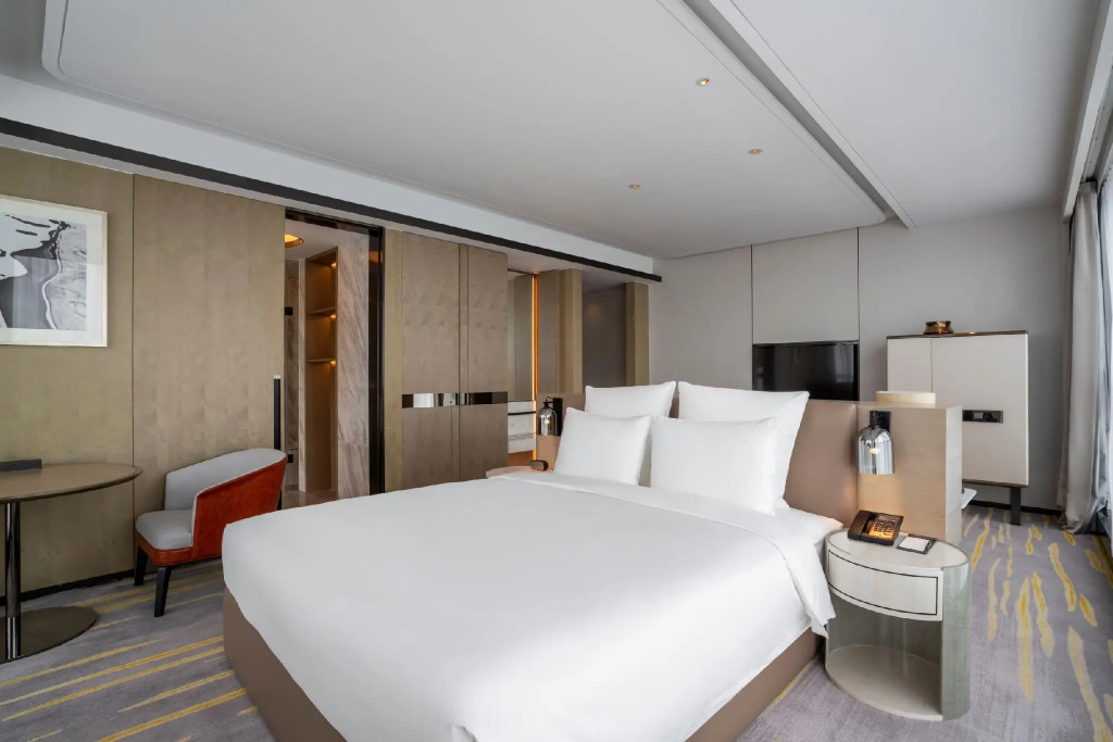 Deluxe Double room (full double bed)