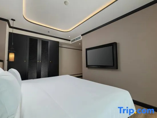 FTE Ba Dinh Hotel - Tap to explore photos