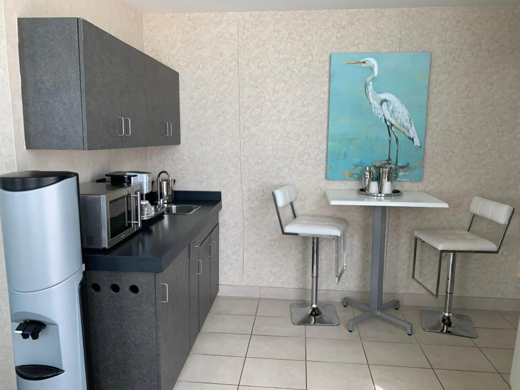 Lonsdale Quay Hotel - фото 22