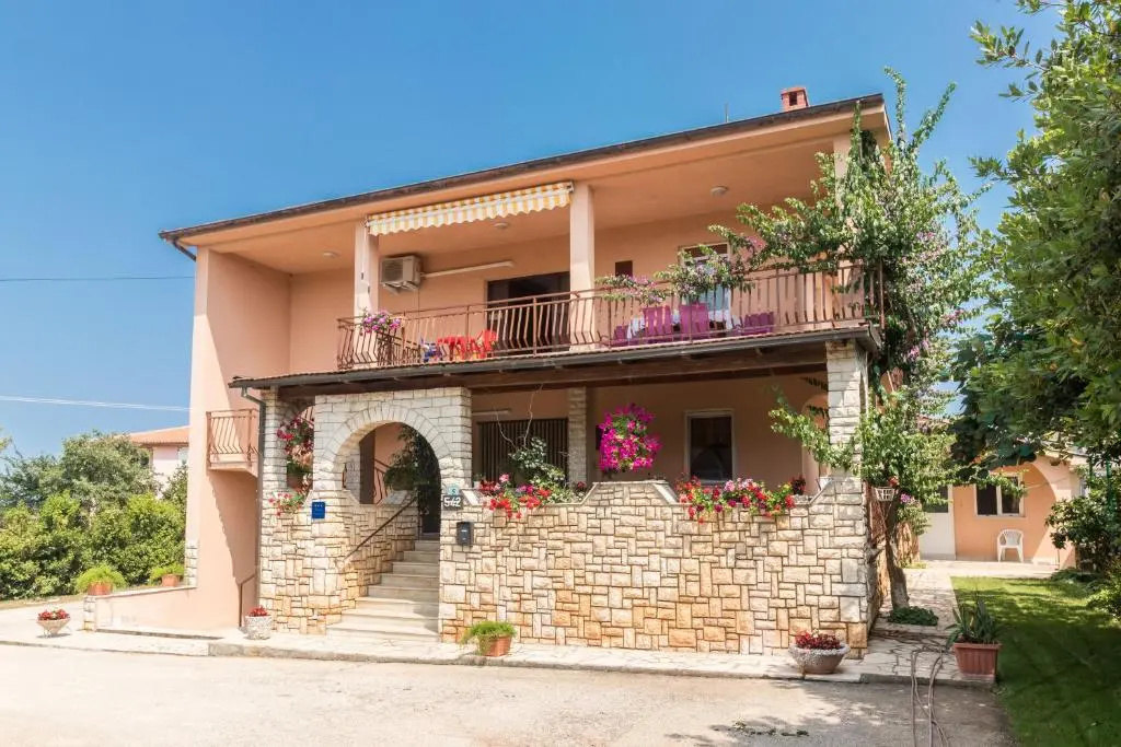 Apartments Ivica 1706