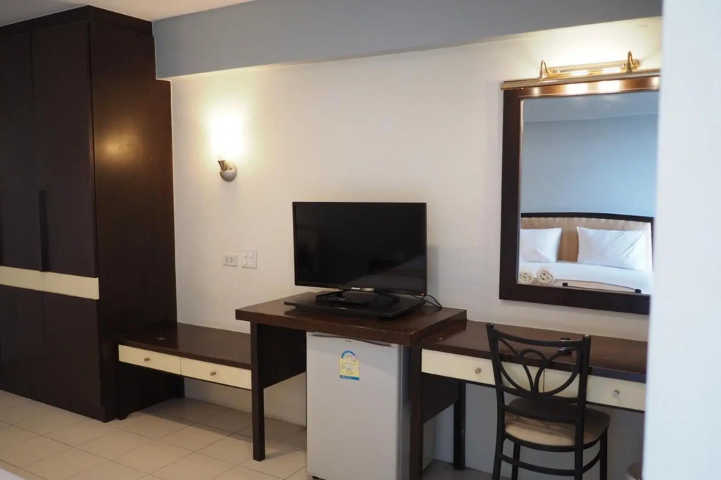 Phromsuk Hotel Ayutthaya — 5