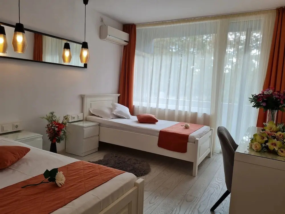 Standard Double room with balcony and with courtyard view (twin beds)