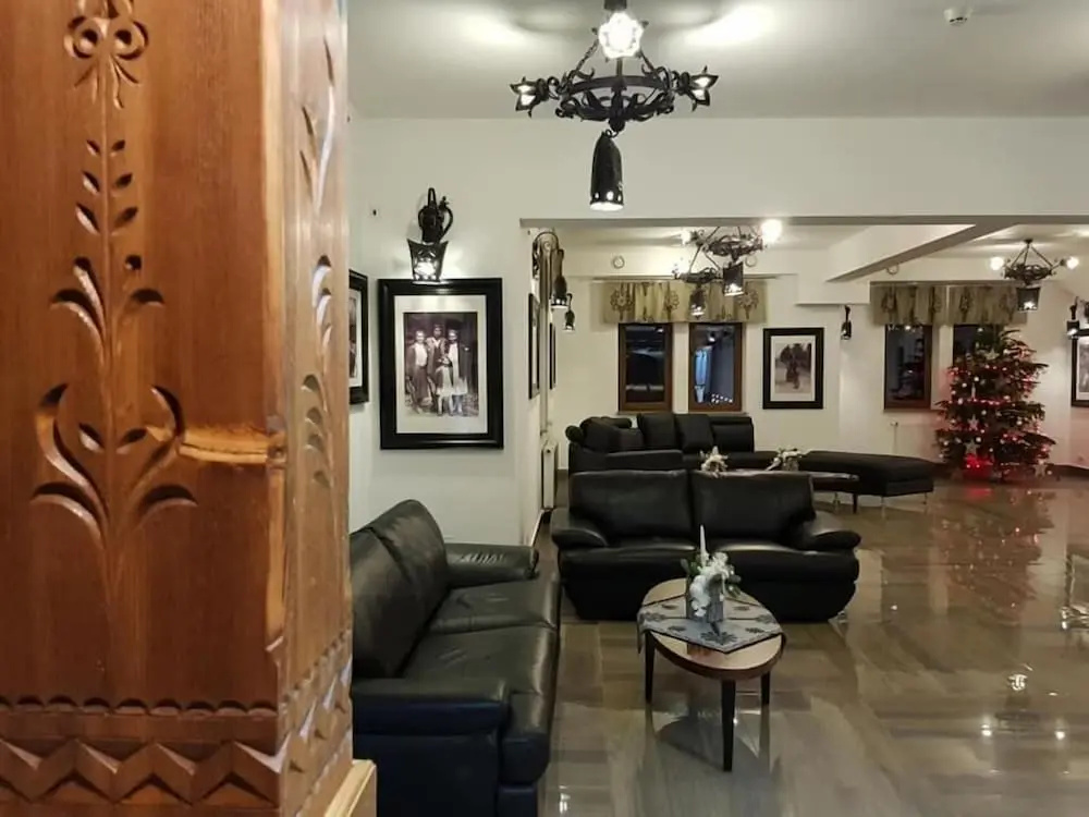 Lobby & Reception