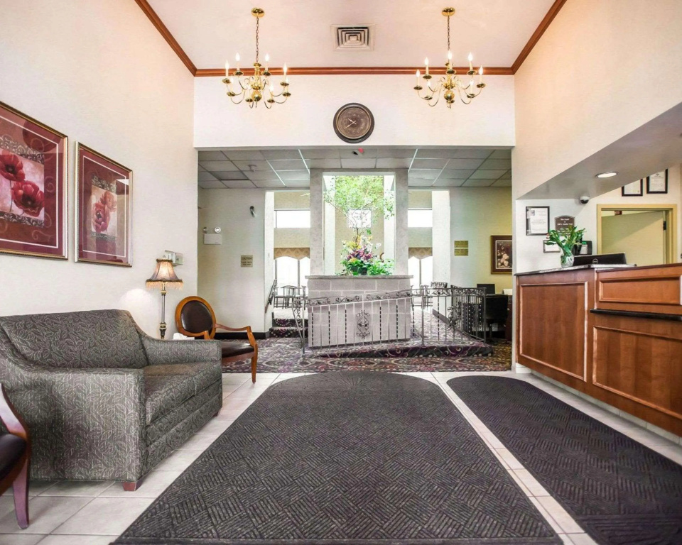 Lobby & Reception
