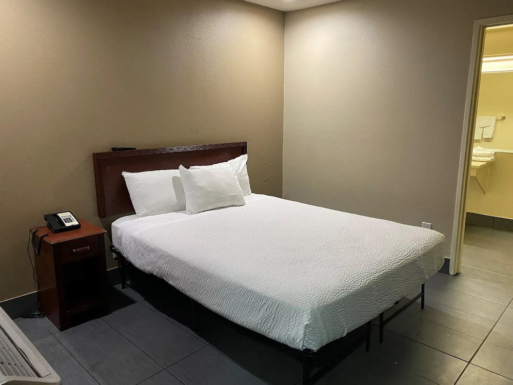 Budget Inn and Suites - фото 5
