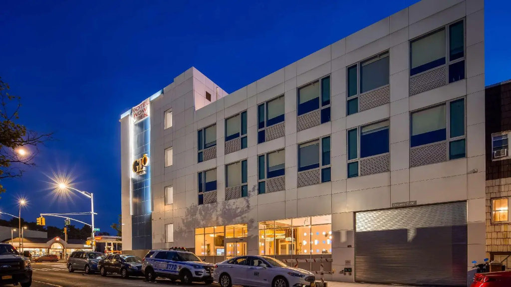 Camrose Resort Casino, BW Premier Collection