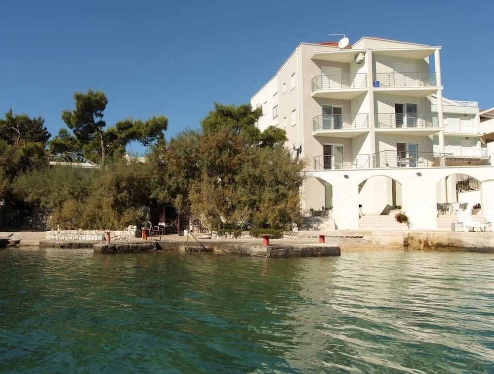 Apartment At the sea