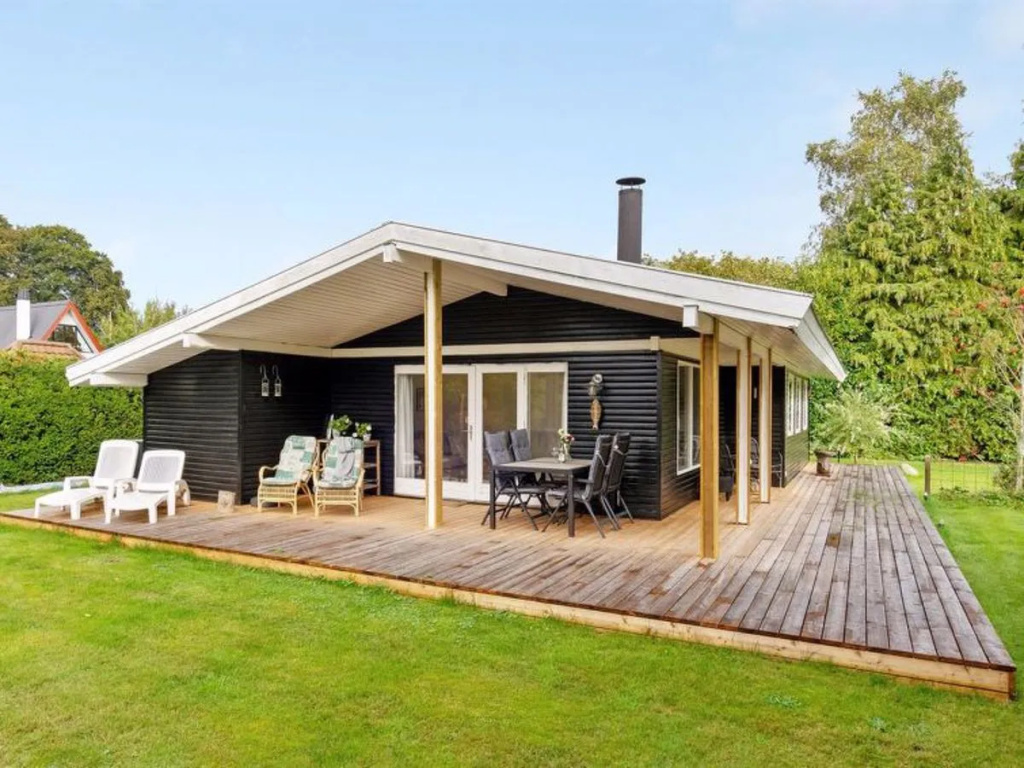 "Aksa" - 400m from the sea in Funen