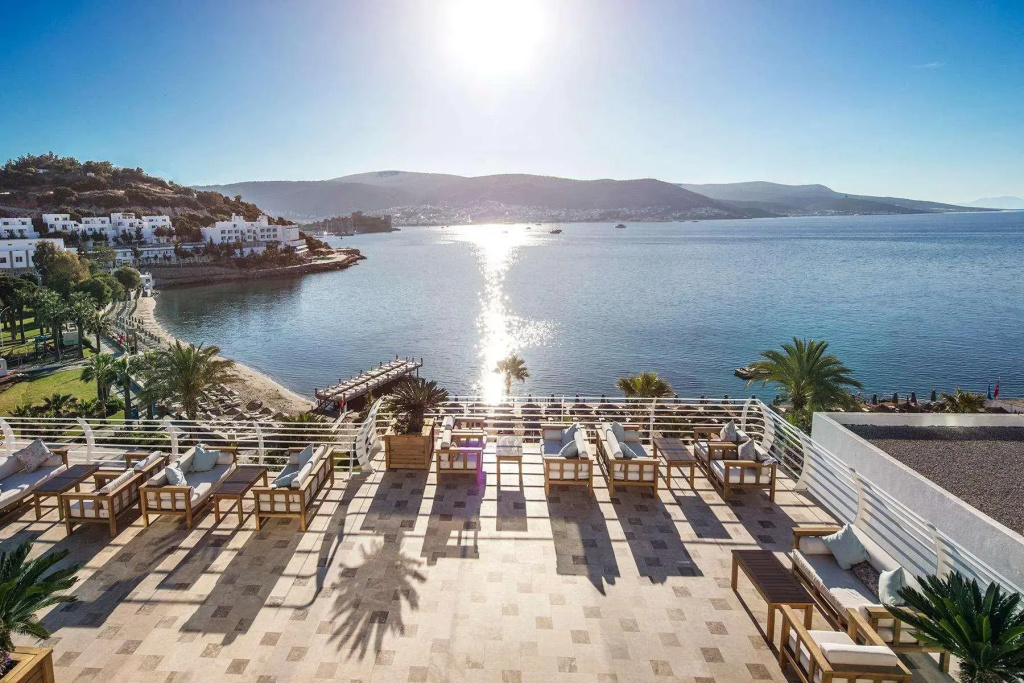 Beach & Waterfront