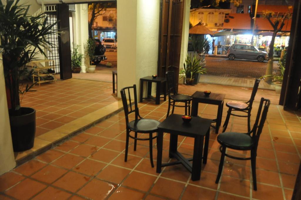 Red Inn Court