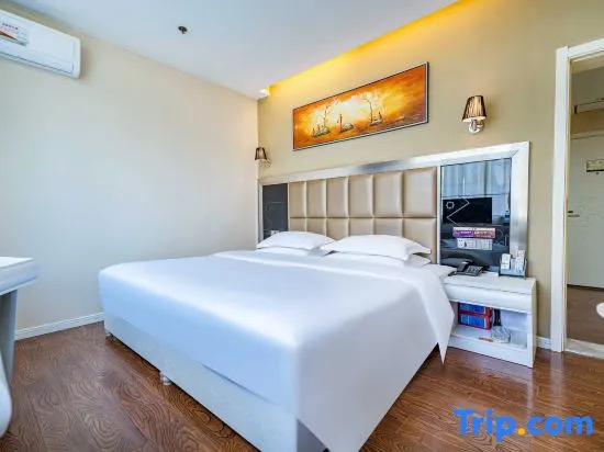 Double Suite full double bed