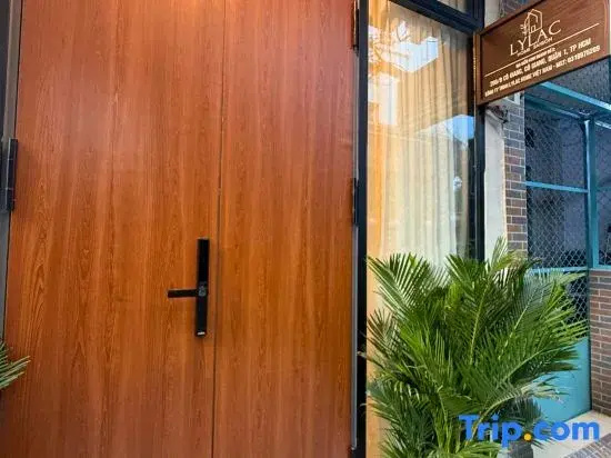 LYLAC Home Saigon COG - Tranquil City Center Wabi Sabi 3BR Townhouse in D1