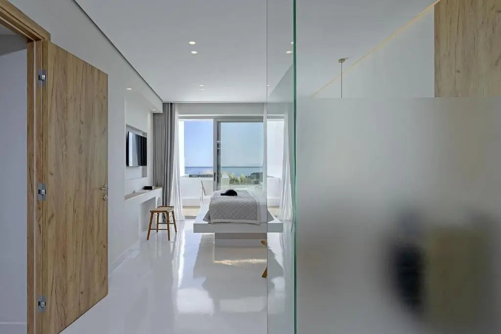 Deluxe Double room with sea view (full double bed)