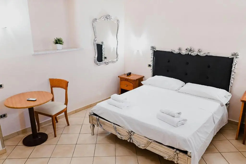 Classic Double room (full double bed)