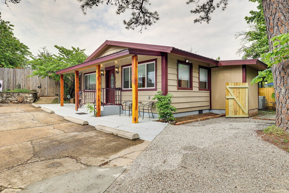 Eureka Springs Rental - Walk to Downtown!