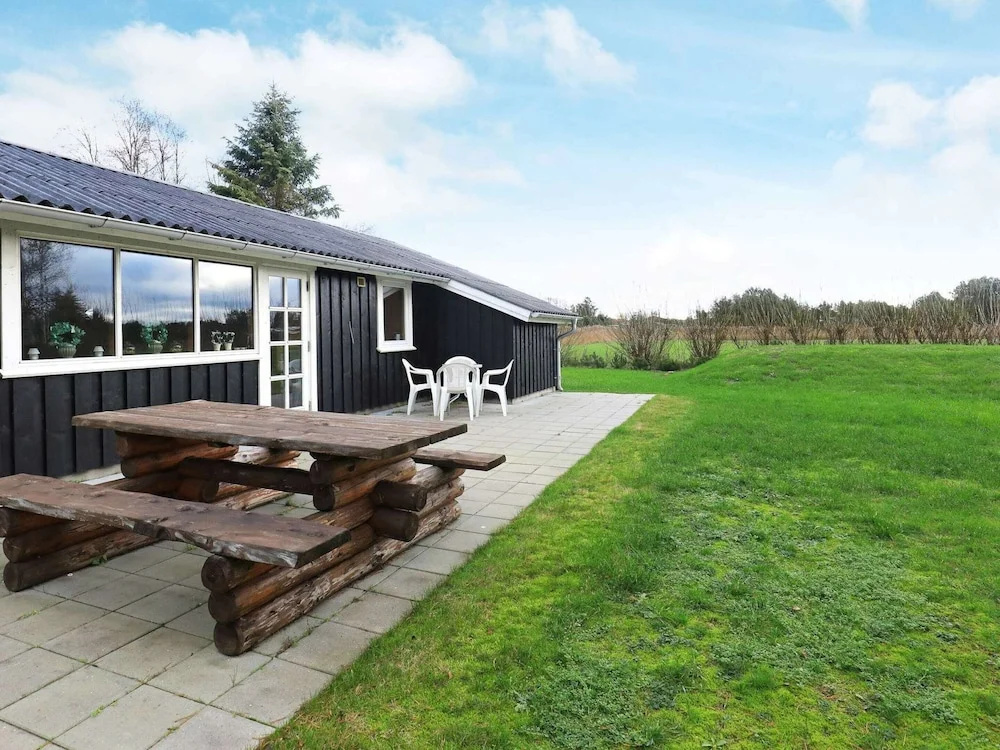 Peaceful Holiday Home in Saby near Sea