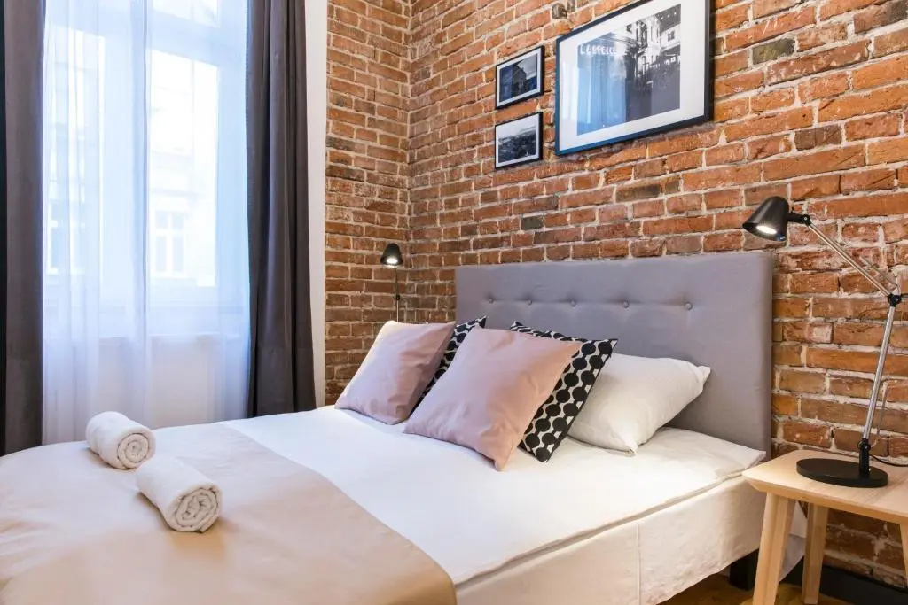2 Bedrooms Apartment
