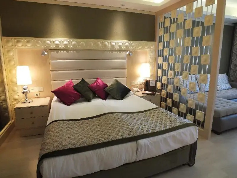 Superior Double room with balcony (full double bed)