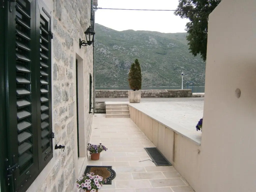 標準雙人閣樓房，可眺望山景，配有雙人床。