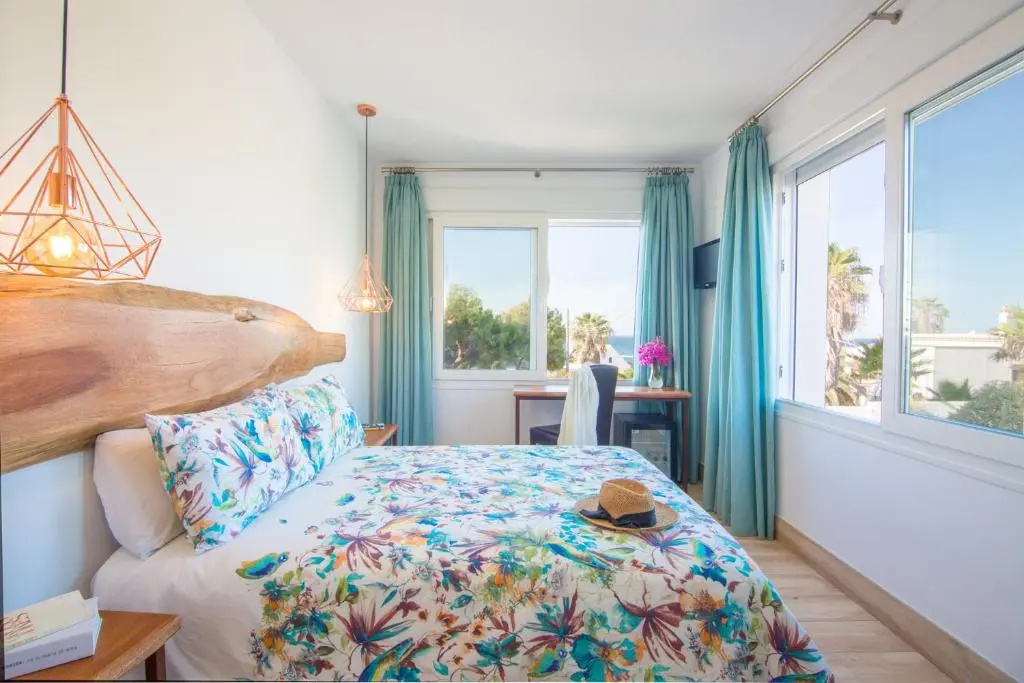 Standard Double room with sea view (full double bed)