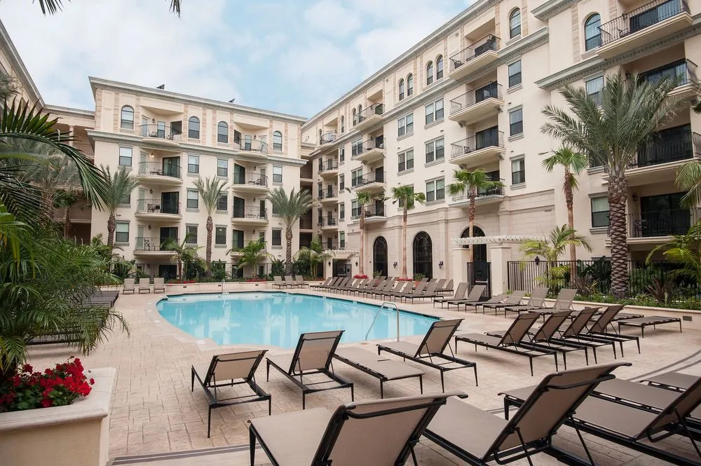 Sunshine Suites at 909 West Temple Street - Général