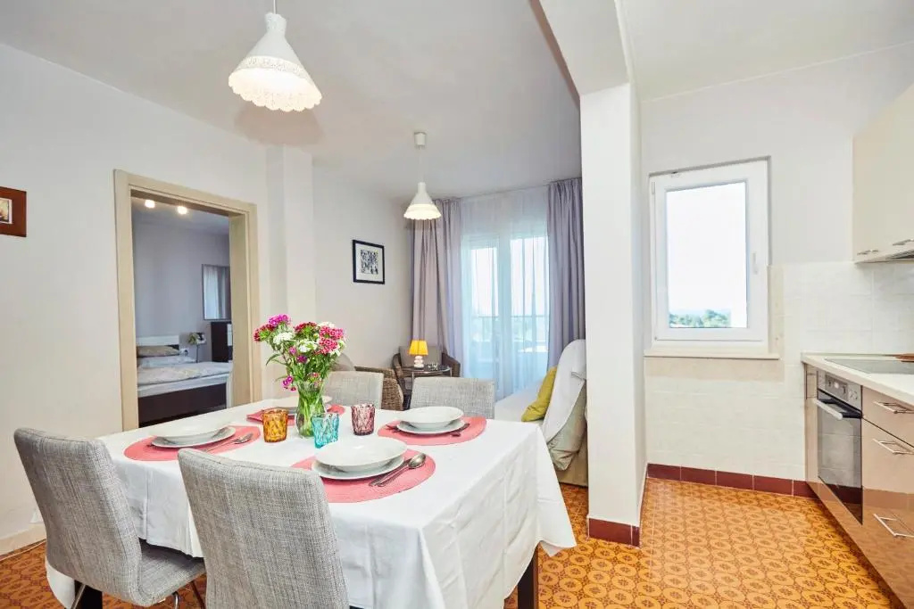Apartment with sea view