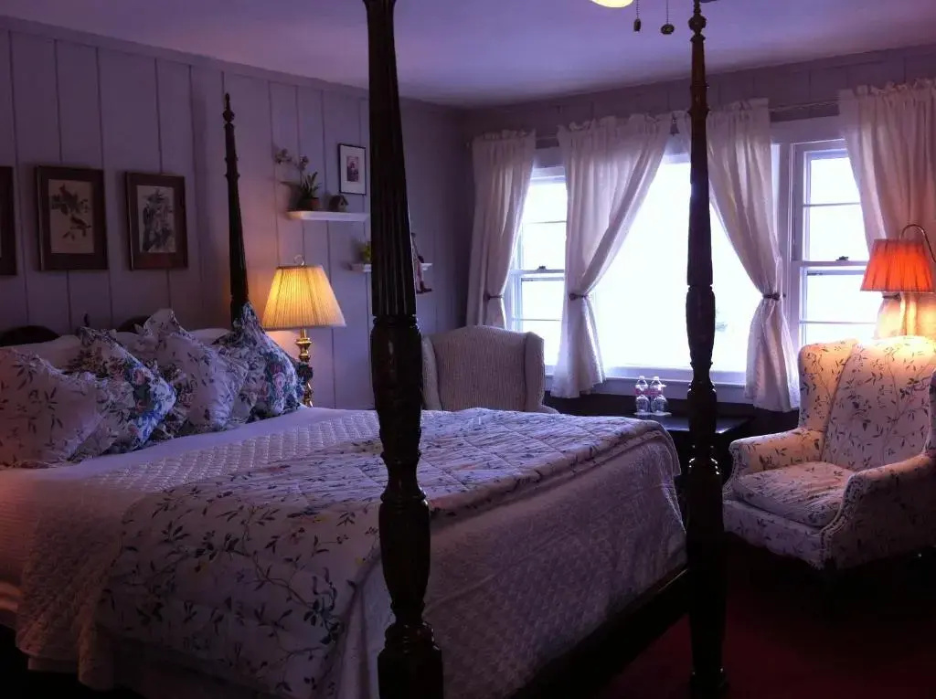 Standard Double room with balcony (full double bed)