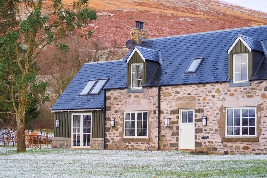 Dalveich Cottage W/hot tub & Stunning Views