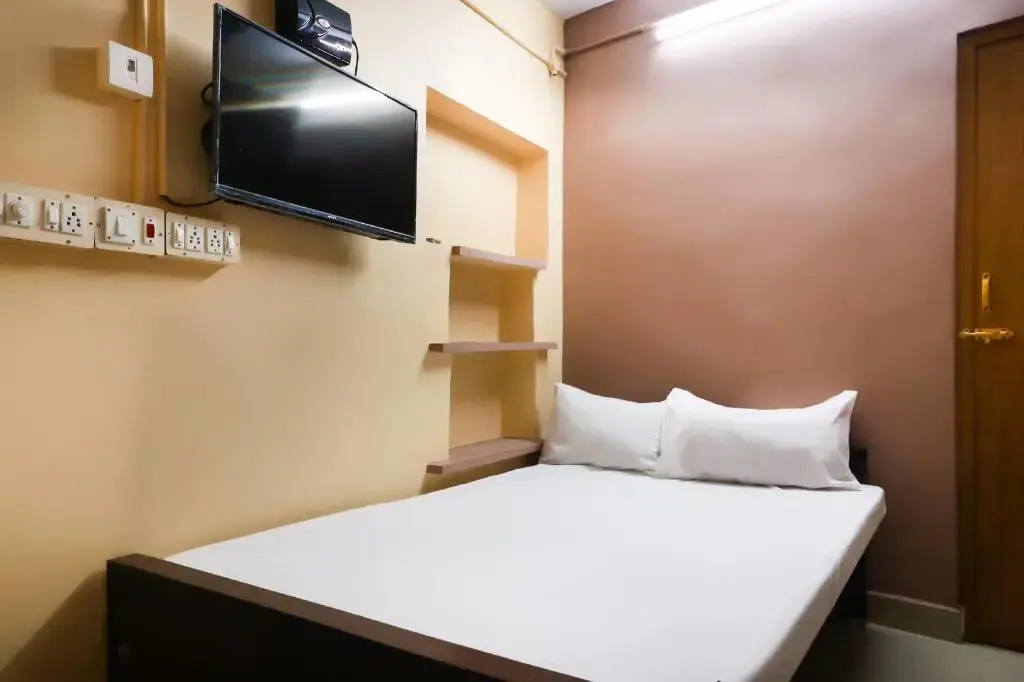G House by OYO Rooms