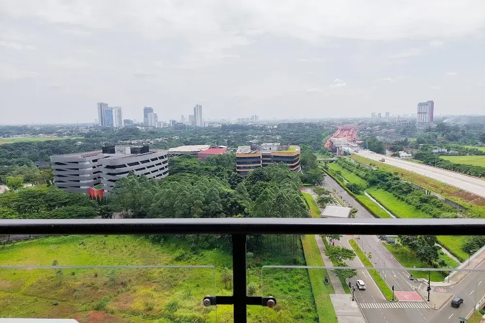 Warm And Cozy Studio Sky House Bsd Apartment