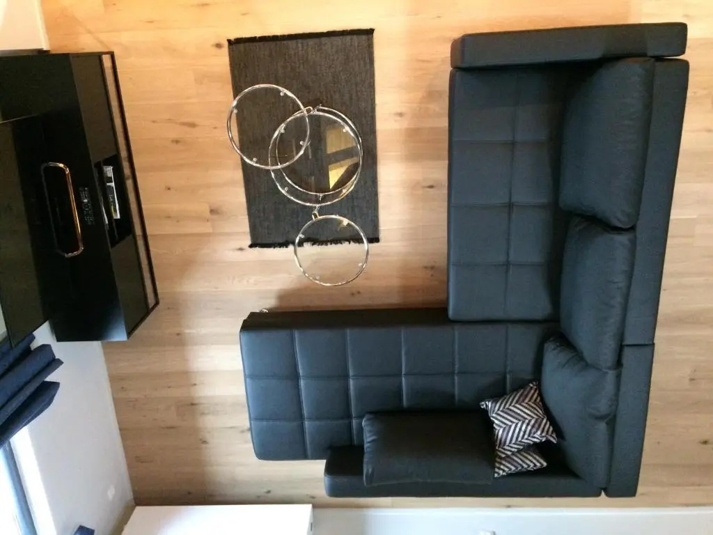Deluxe Studio