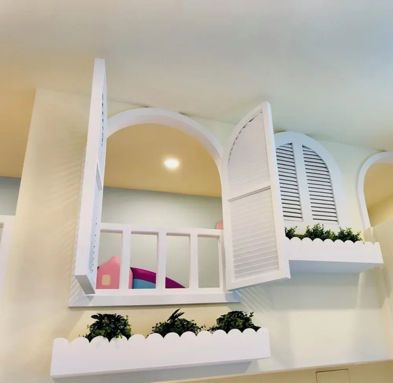 Standard Quadruple Family room with balcony