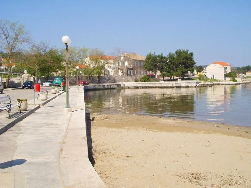 Beach & Waterfront