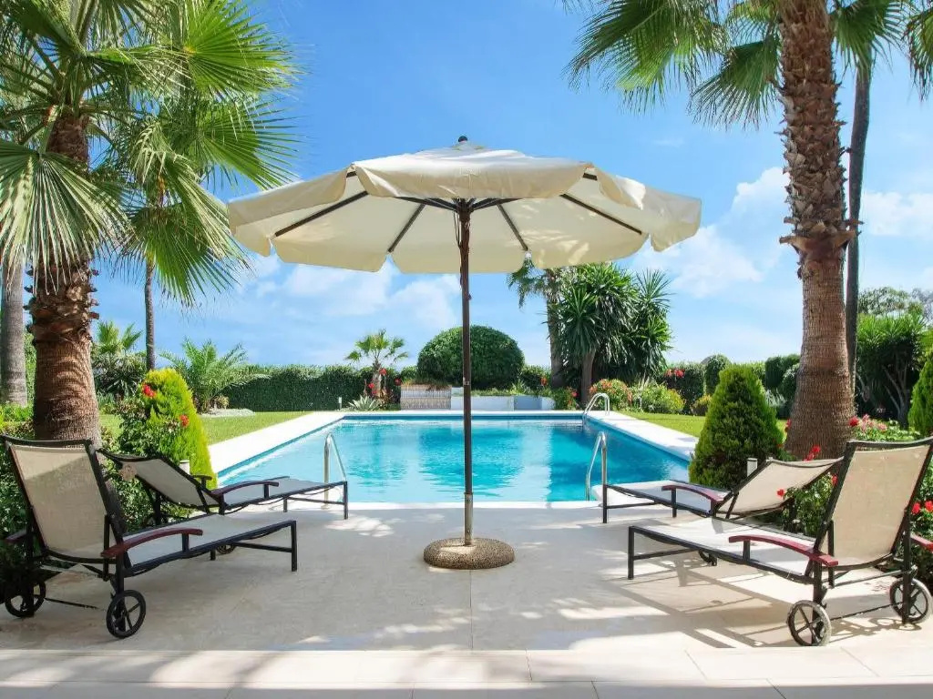 1077 beach villa el paraiso