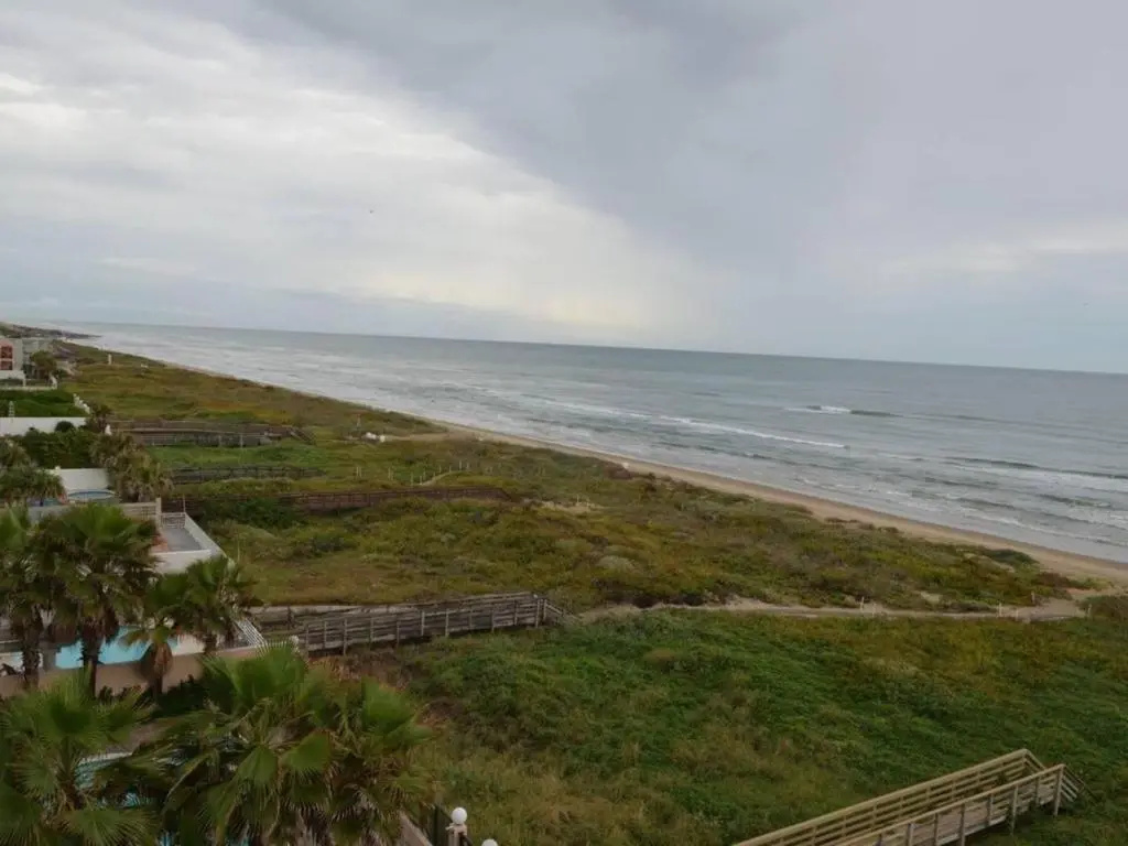 5 BEDROOM BEACHFRONT CONDO - 4th Floor