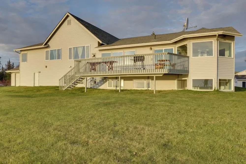 Oceanfront Kenai Villa w/ Fireplace & Deck — фото
