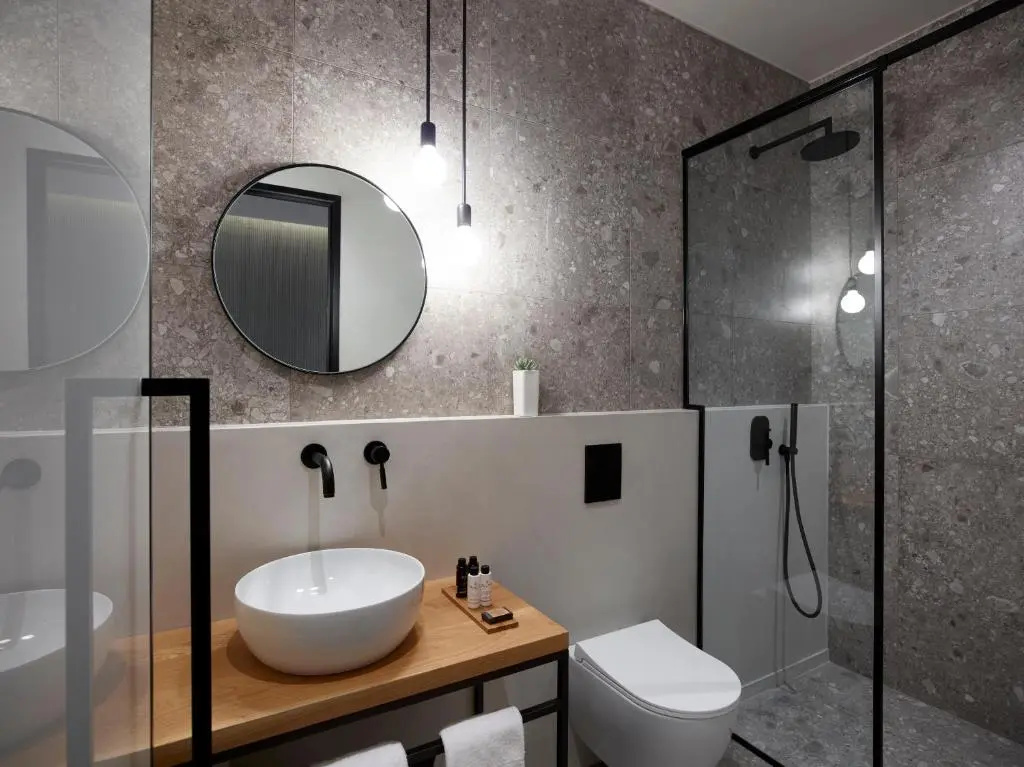 Deluxe Double room with city view (full double bed)