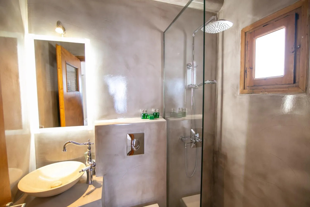 Standard Double room with mountain view (full double bed)