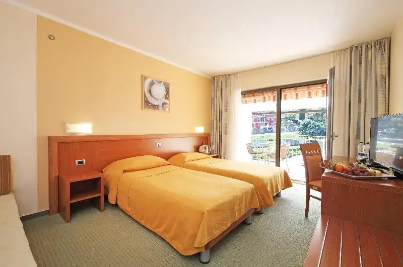 Standard Double room with balcony (full double bed)